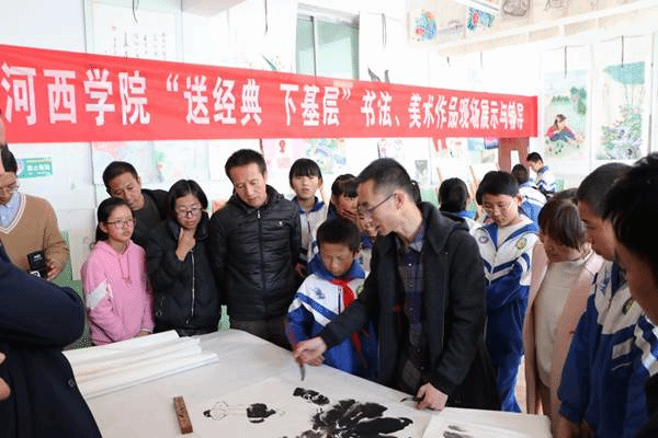 https://edu.cnr.cn/sy/20191118/W020191118370162001487.jpg