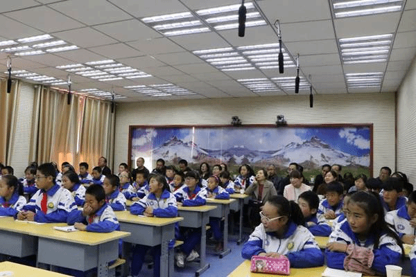 https://edu.cnr.cn/sy/20191118/W020191118370159113985.jpg